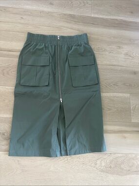 Abercrombie & Fitch Olive Cargo Midi Skirt with Front Zip
